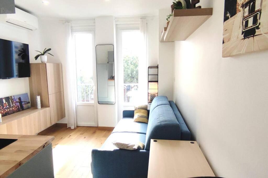 Des Iles : Apt 2 Prs Ultra Centre Juan